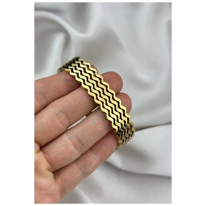 ZARAHÉ Wave Luxe Cuff – Gold Textured Statement Bracelet