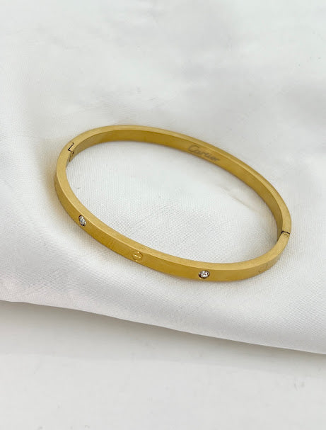 ZARAHÉ Solstice – Diamond Accent Sleek Bangle