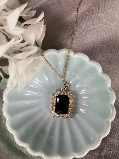 ZARAHÉ: Royal Noir Pendant