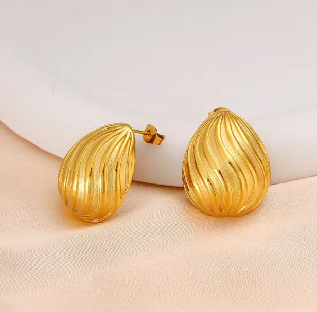 ZARAHE Classic Gold Swirl Teardrop Earrings