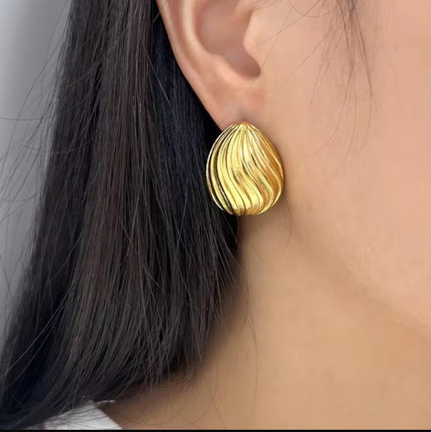 ZARAHE Classic Gold Swirl Teardrop Earrings