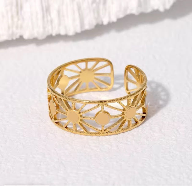 ZARAHÉ Luminous Gold Ring
