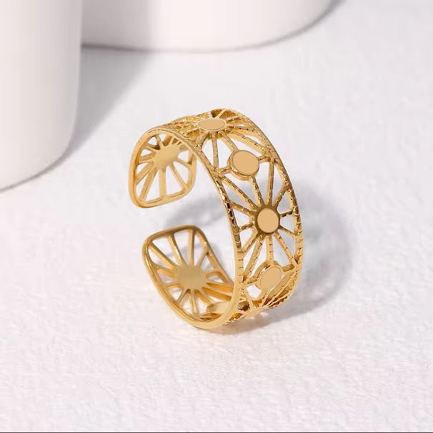 ZARAHÉ Luminous Gold Ring