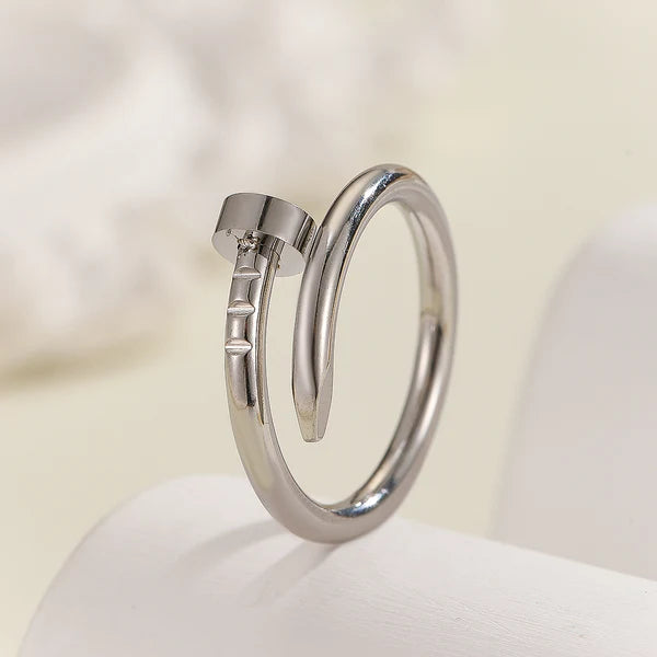 ZARAHÉ Silver Nail Twist Ring