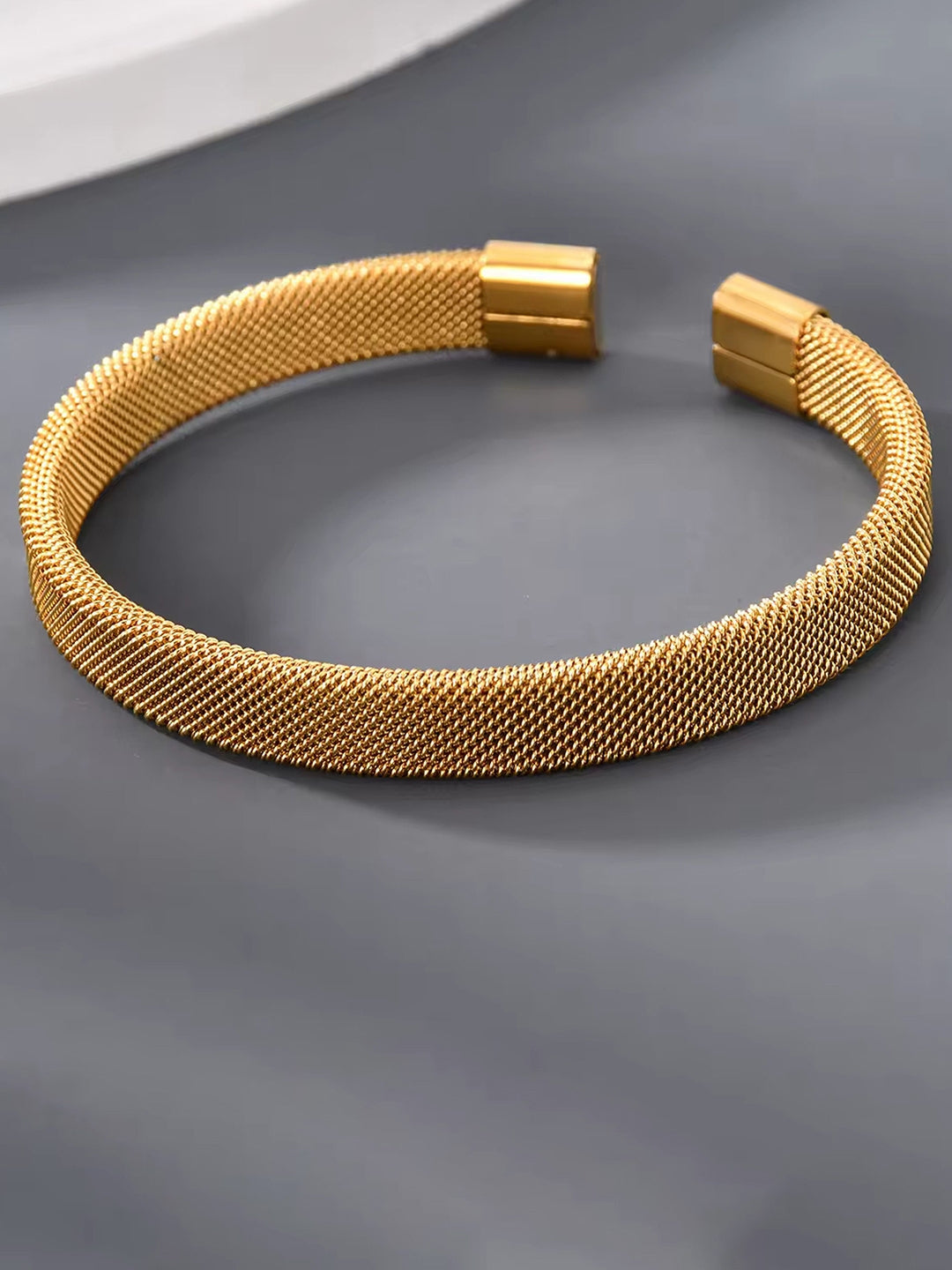 ZARAHÉ Imperial Gold Cuff – Crafted for Distinction