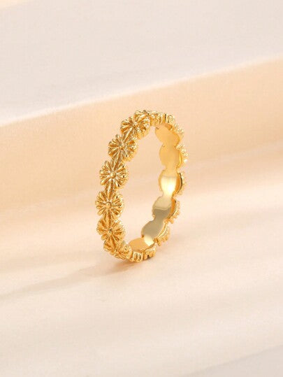 ZARAHE Petal Grace Ring – Timeless Gold Flower Band