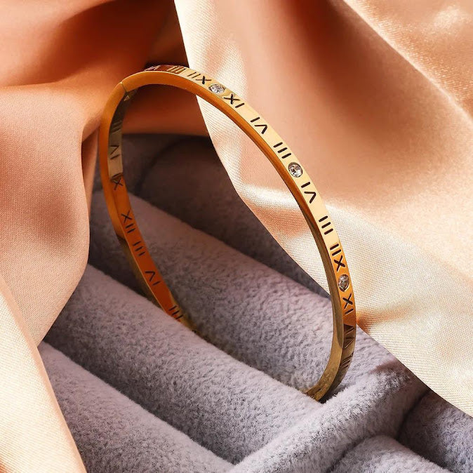 The ZARAHÉ Roman Numeral Handcuff