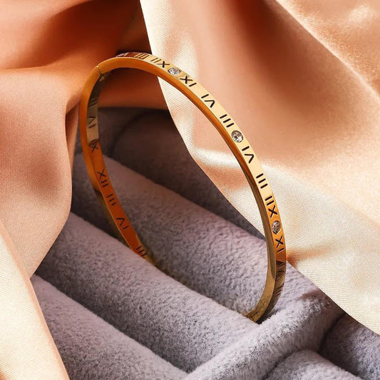The ZARAHÉ Roman Numeral Handcuff