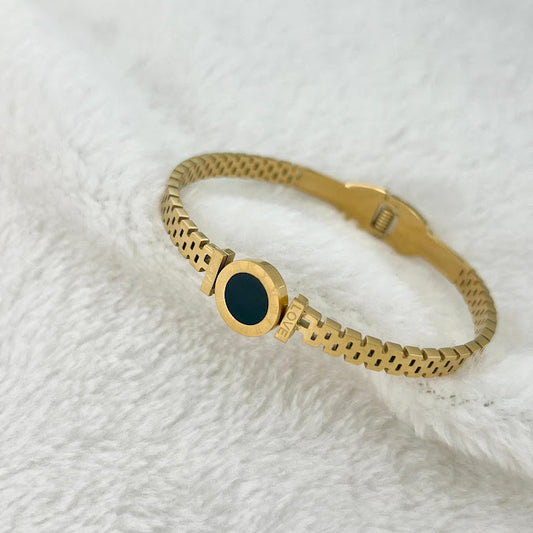 ZARAHÉ: The Bold Statement Bangle