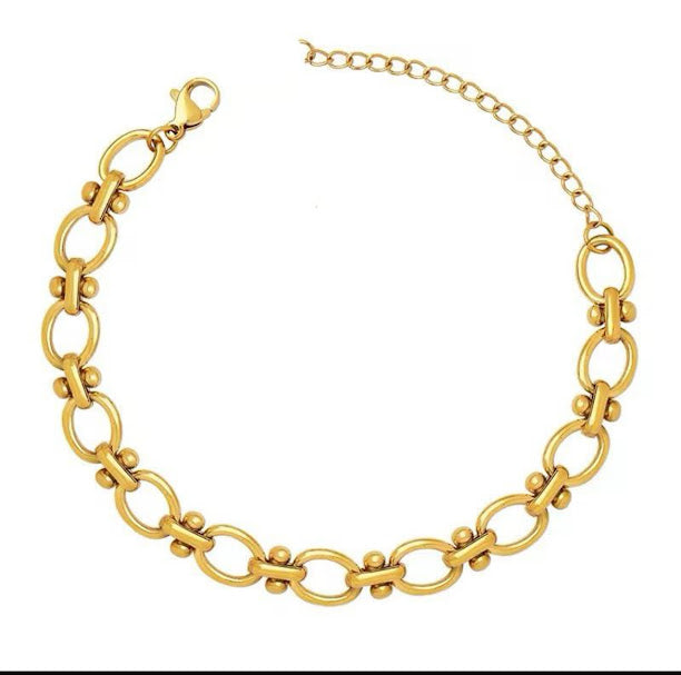 ZARAHÉ Élégance Royale Bracelet – Signature Oval Link Design