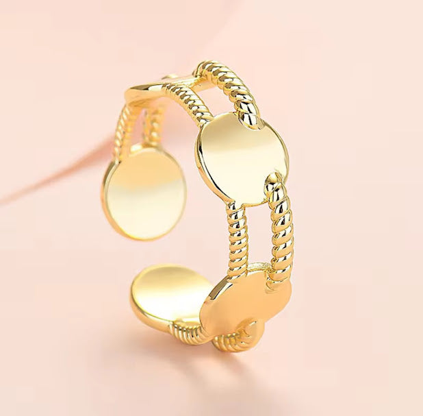 ZARAHÉ: Modern Twist Ring