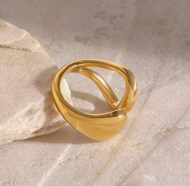 ZARAHÉ~ Golden Knot Ring