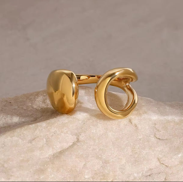 ZARAHÉ~ Golden Knot Ring