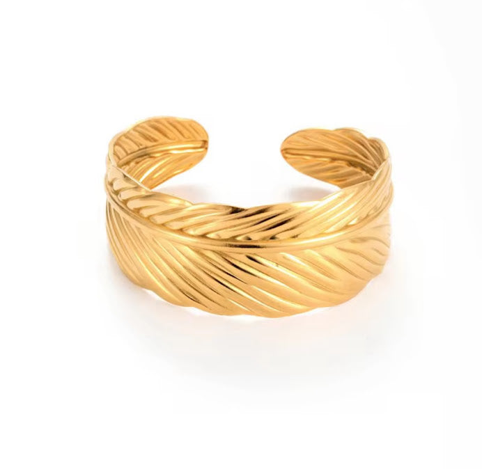 ZARAHÉ Luxe Winged Cuff – Sculpted for Radiance
