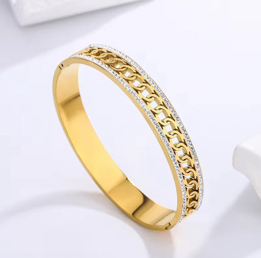 ZARAHE Luxe Chain Cuff – Gold Finish with Rhinestone Detailing