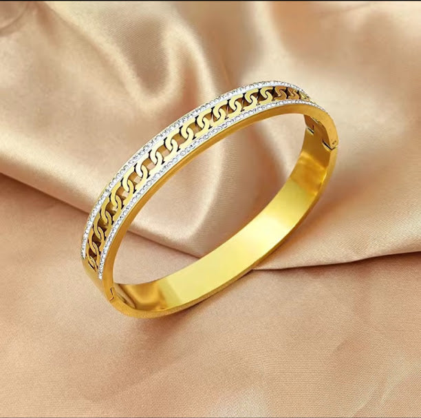 ZARAHE Luxe Chain Cuff – Gold Finish with Rhinestone Detailing