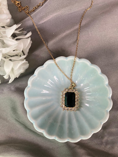 ZARAHÉ: Royal Noir Pendant