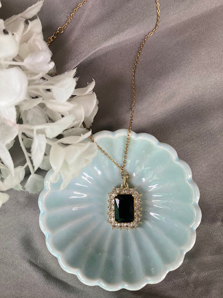 ZARAHÉ: Royal Noir Pendant