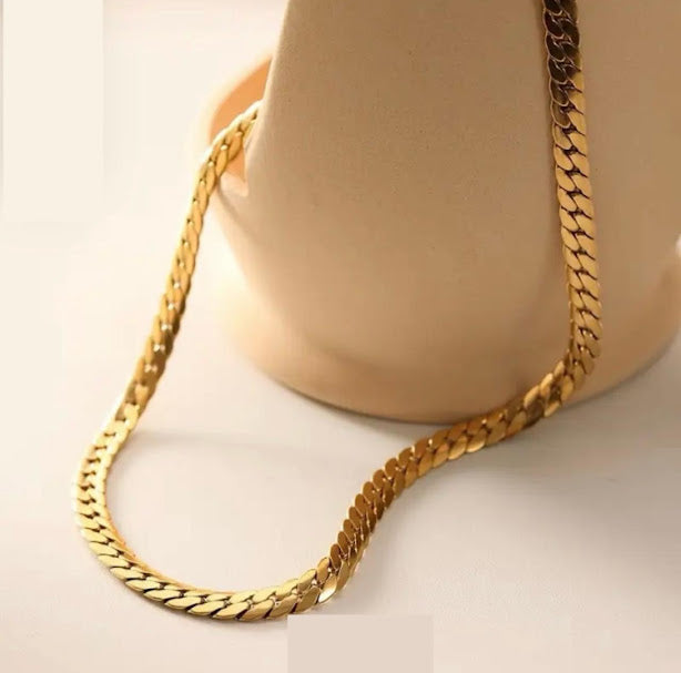 ZARAHÉ Bold Figaro Necklace