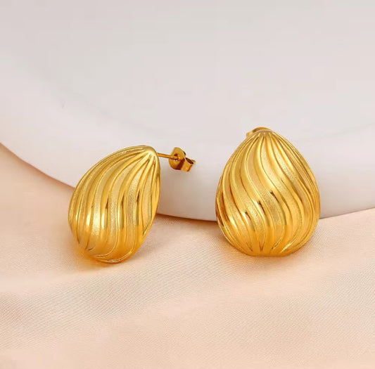 ZARAHE Classic Gold Swirl Teardrop Earrings