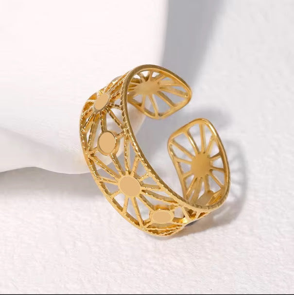 ZARAHÉ Luminous Gold Ring
