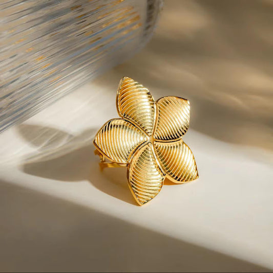 ZARAHE Luxe Petal Ring – Inspired by Nature, Designed to Shine