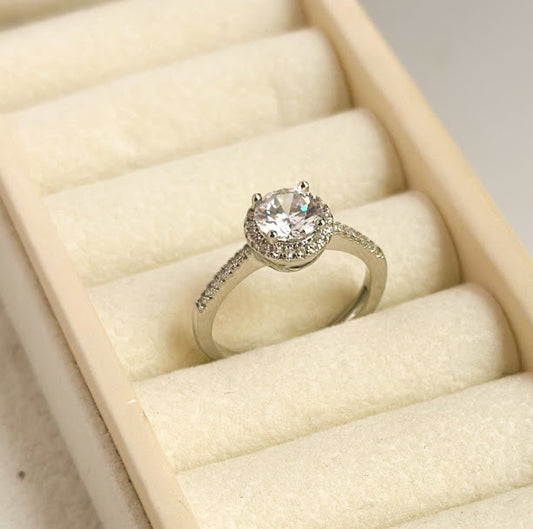 ZARAHE Eternal Spark Solitaire Ring