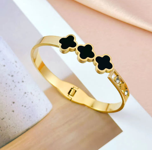 ZARAHE Royal Bloom Cuff – Signature Black Enamel Clovers