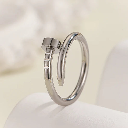 ZARAHÉ Silver Nail Twist Ring