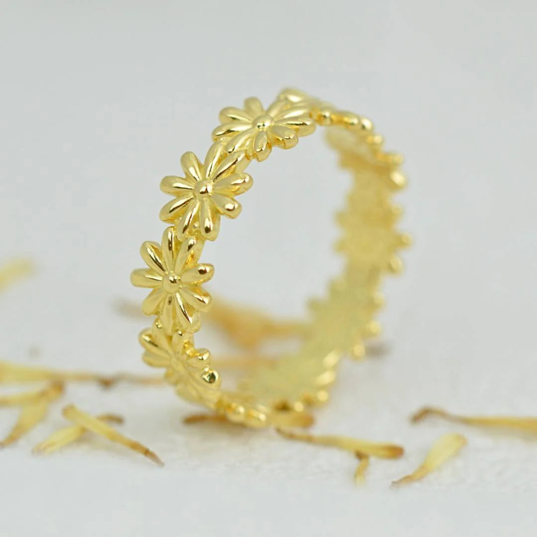 ZARAHE Petal Grace Ring – Timeless Gold Flower Band