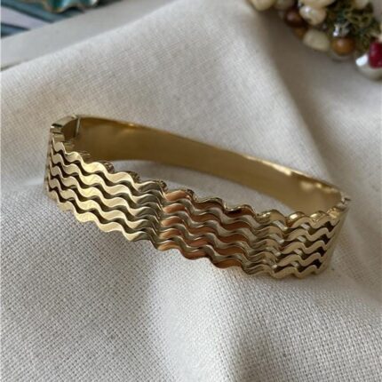 ZARAHÉ Wave Luxe Cuff – Gold Textured Statement Bracelet