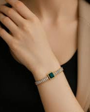 Elegant Dual-Tone Bracelet with Black/Green Centerpiece – Gold & Silver Finish