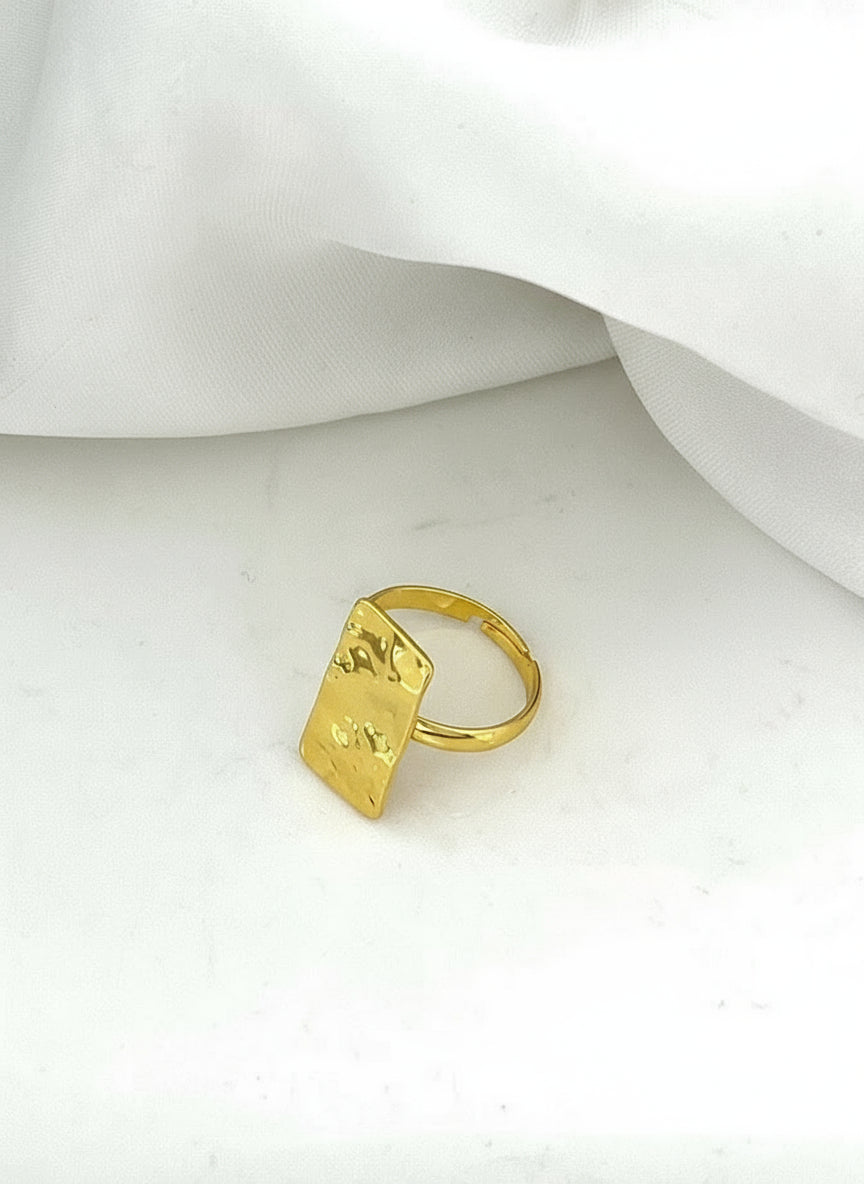 ARAHE: Modern Textured Plate Ring