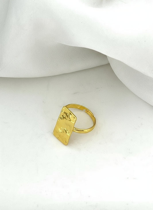 ARAHE: Modern Textured Plate Ring