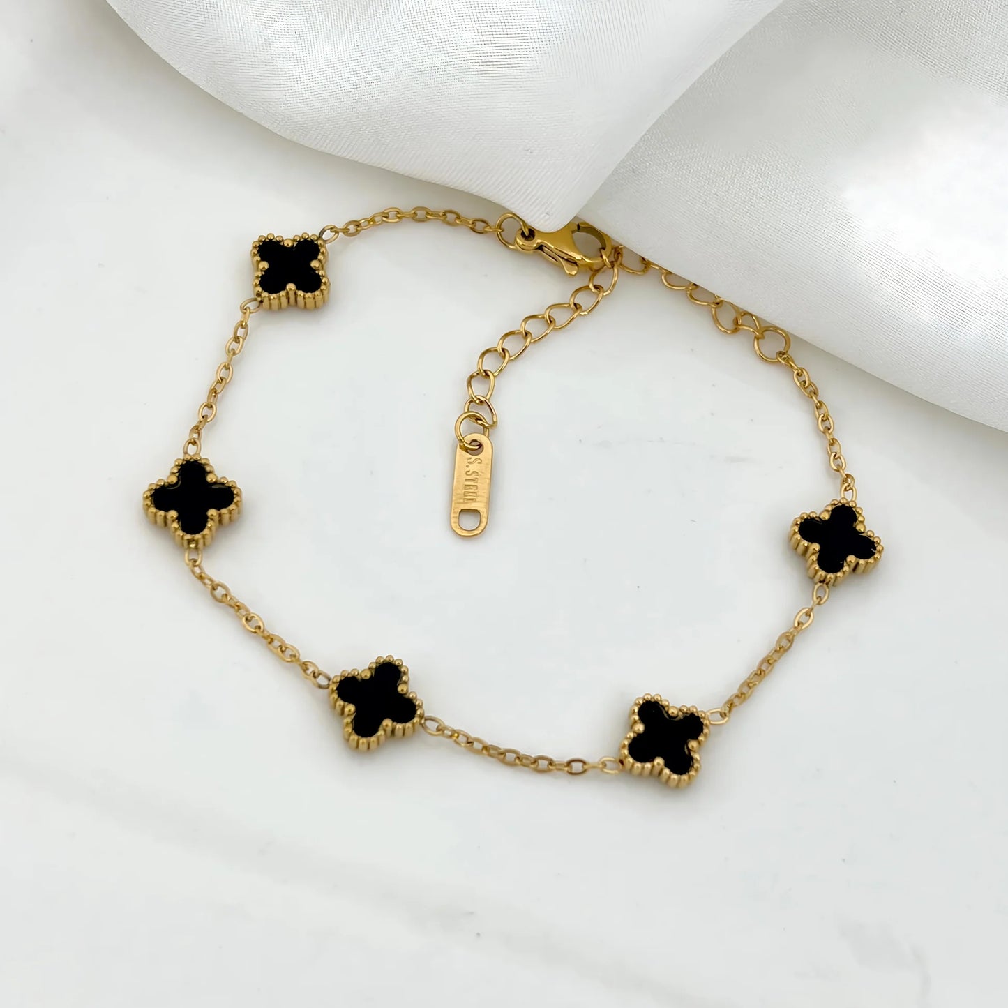 ZARAHE Elegant Clover Bracelet – Black Enamel & Gold Finish