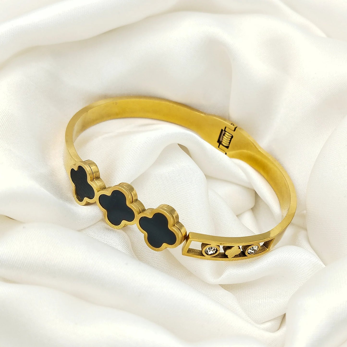 ZARAHE Royal Bloom Cuff – Signature Black Enamel Clovers