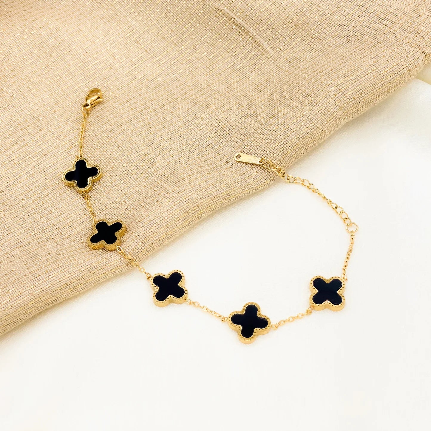 ZARAHE Elegant Clover Bracelet – Black Enamel & Gold Finish