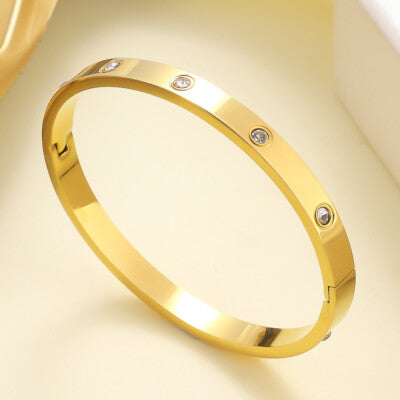 ZARAHÉ Solstice – Diamond Accent Sleek Bangle