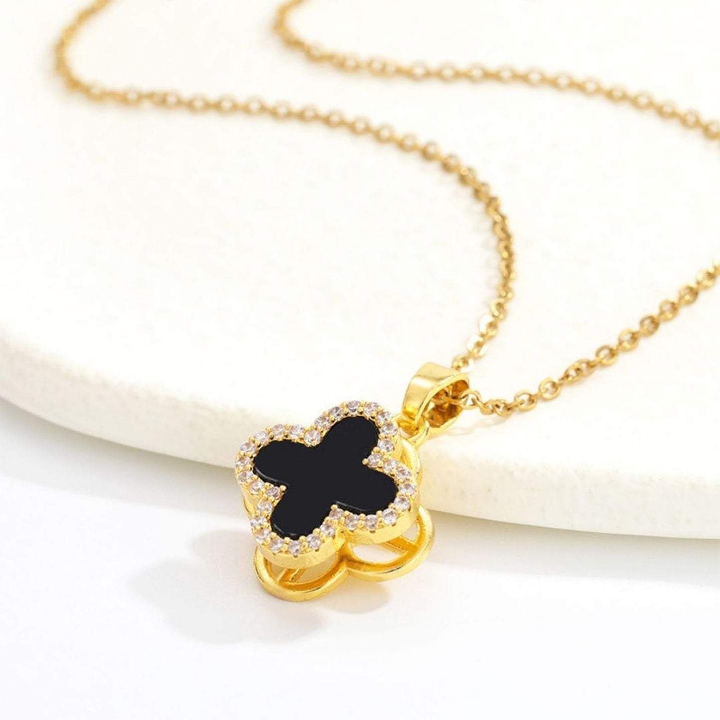 ZARAHÉ Black Enchant Clover Necklace