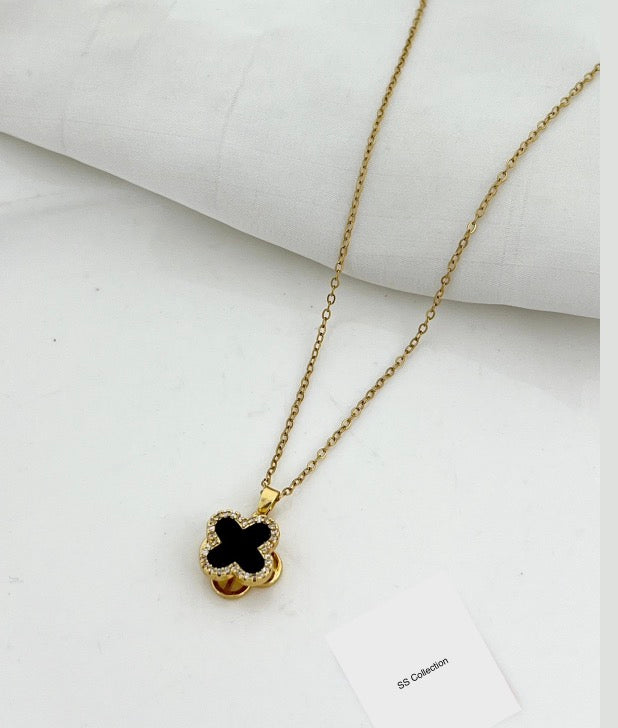 ZARAHÉ Black Enchant Clover Necklace